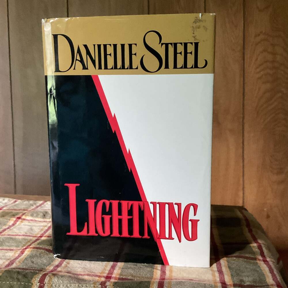 Lightning by Danielle Steel, Large Print Edition